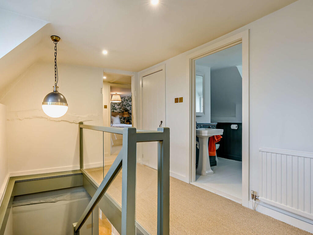 8664754-interior1...
