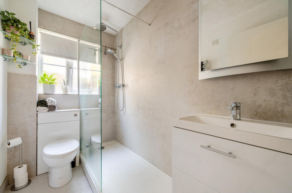 1298644-7-6838385...