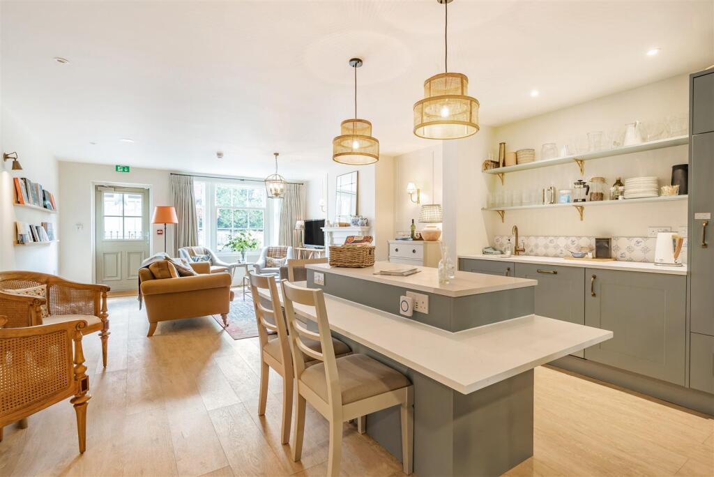 Owners Kitchen  &amp; Lounge.jpg