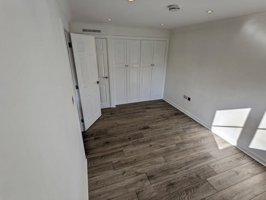 e5536e37-4cf5-42ac-9185-7a58992b2a7e