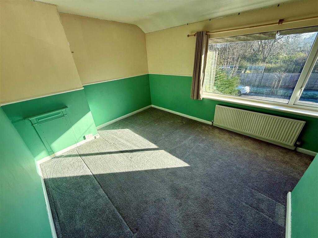 PR16 Bed1.jpg