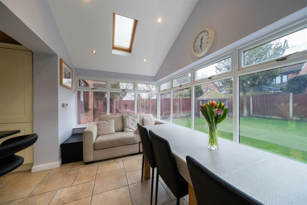 2 Barnside Way-005.jpg