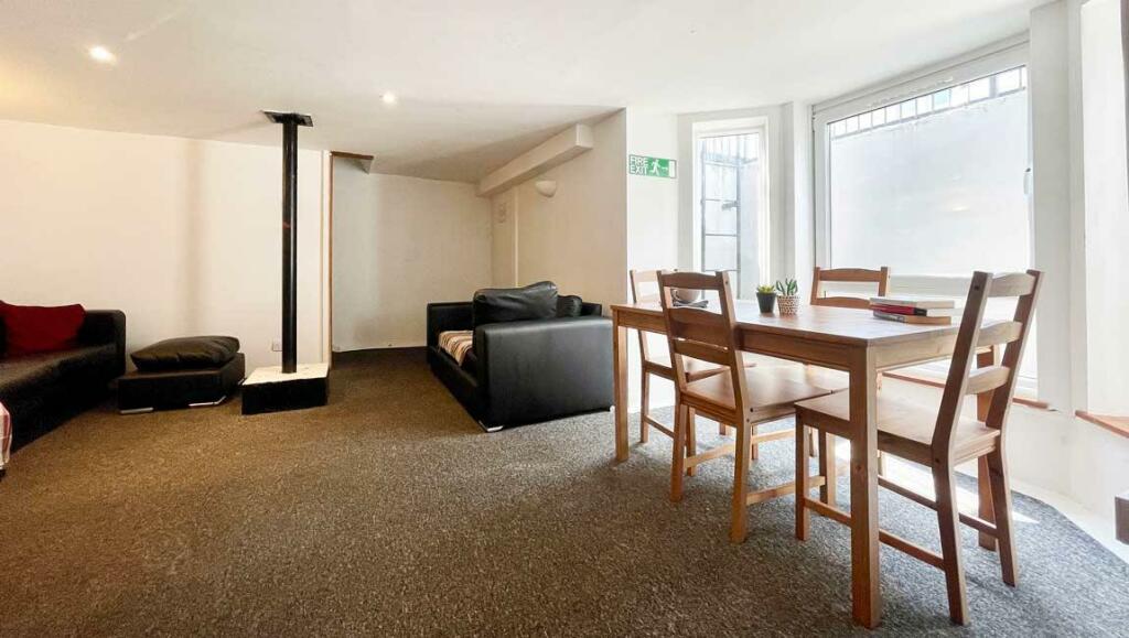 8-bed-student-house-britannia-road-north-1-portsmo