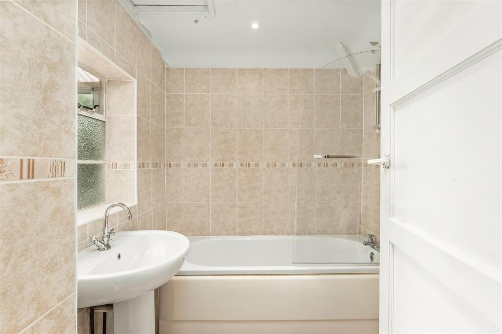 11 Worton Road, Middle Barton-10.jpg