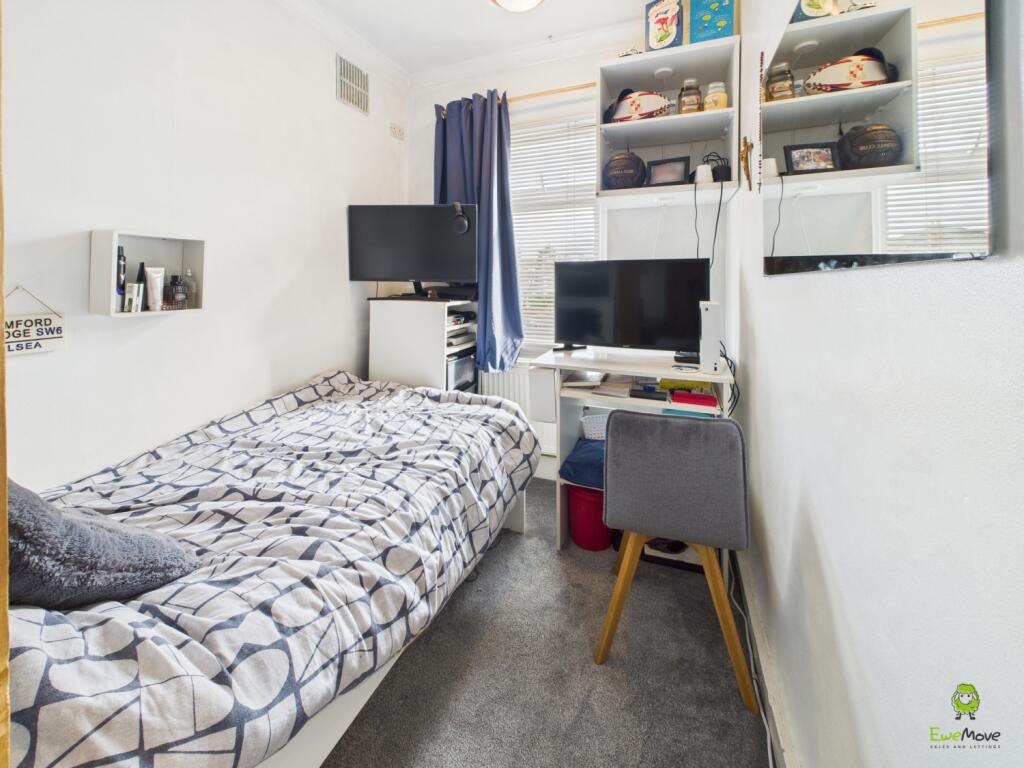 Clinton Crawford 3 bedroom Semi Detached home clos