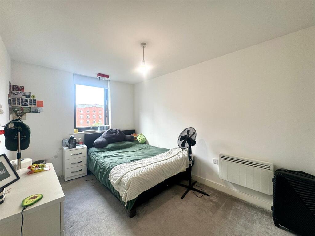 Second bedroom pic 1.jpeg