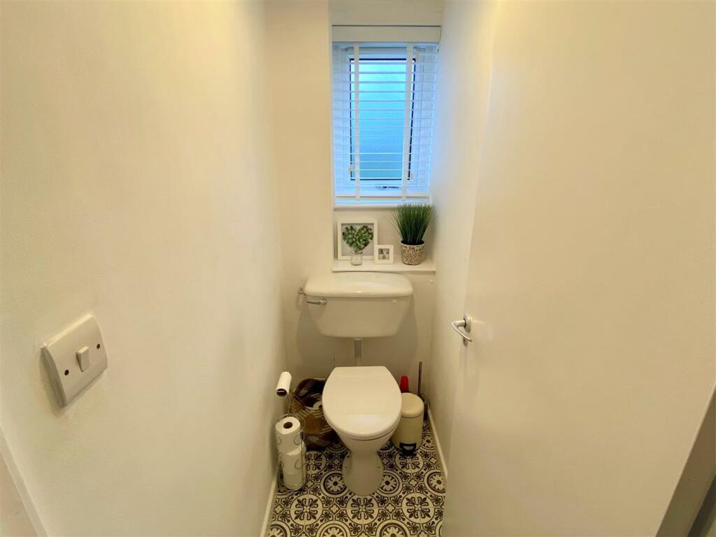 56 Calshot Close WC