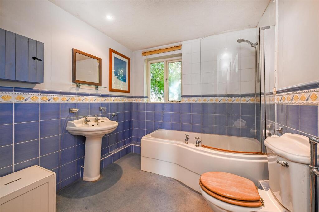 En-Suite Bathroom
