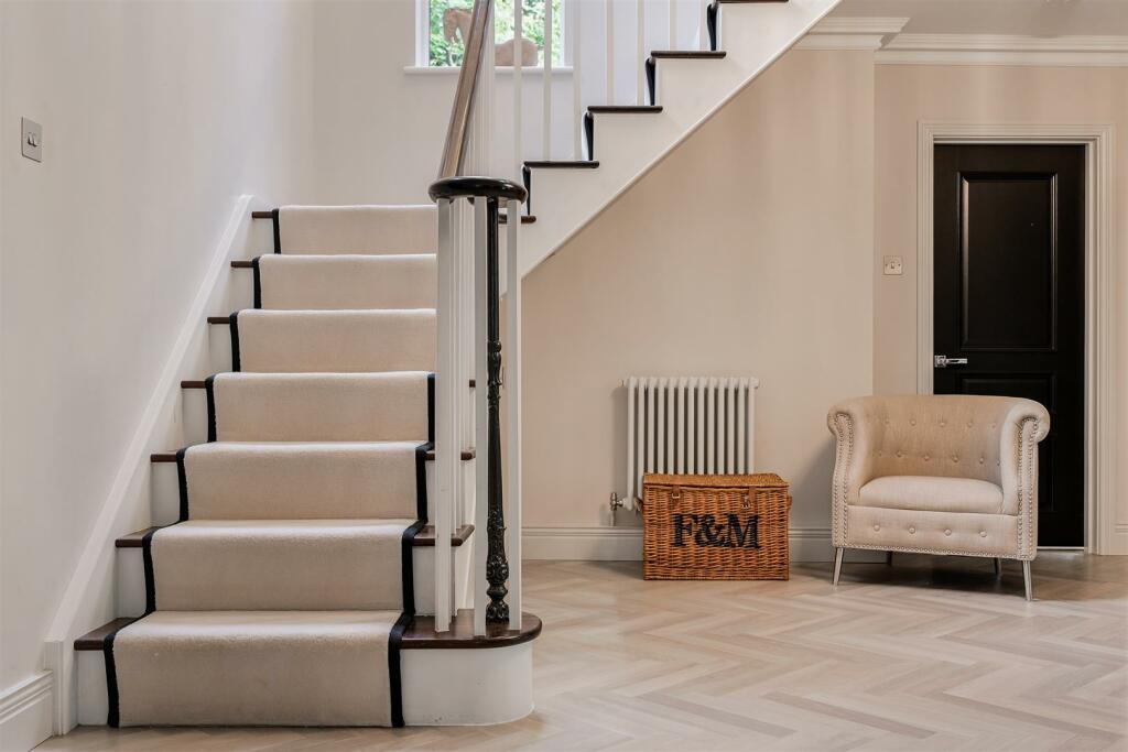 CUNLIFFE CLOSE, 1  (23).jpg