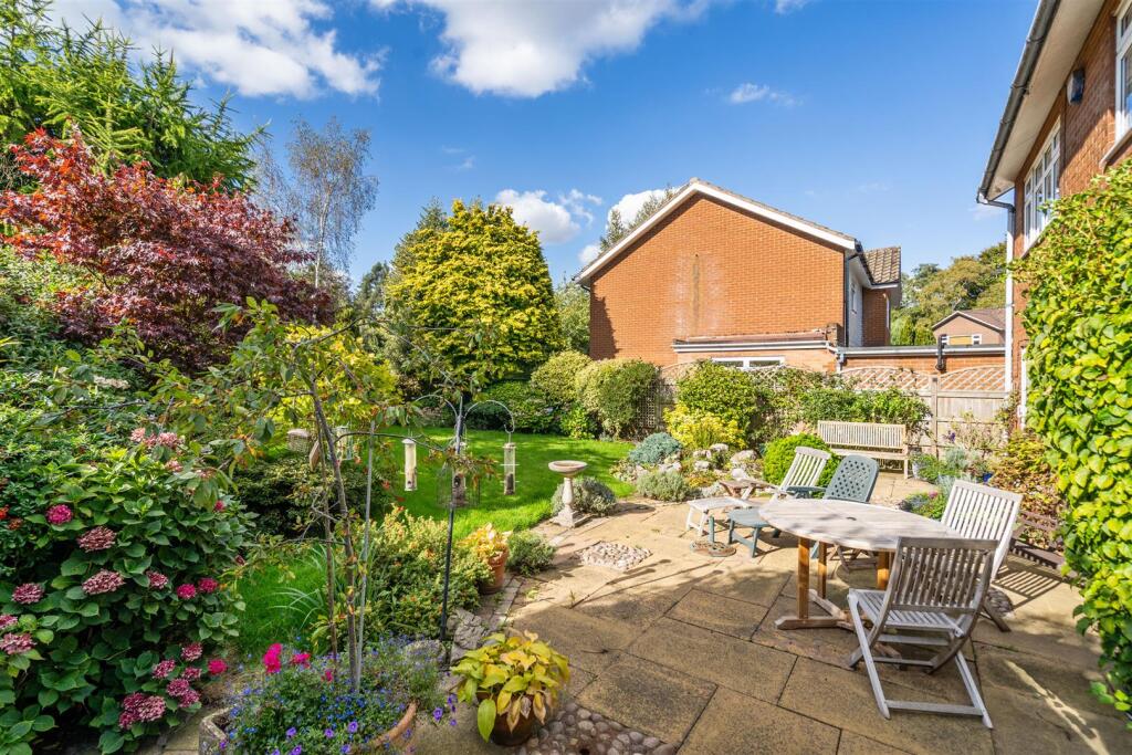 2 Oaken Drive_18.jpg