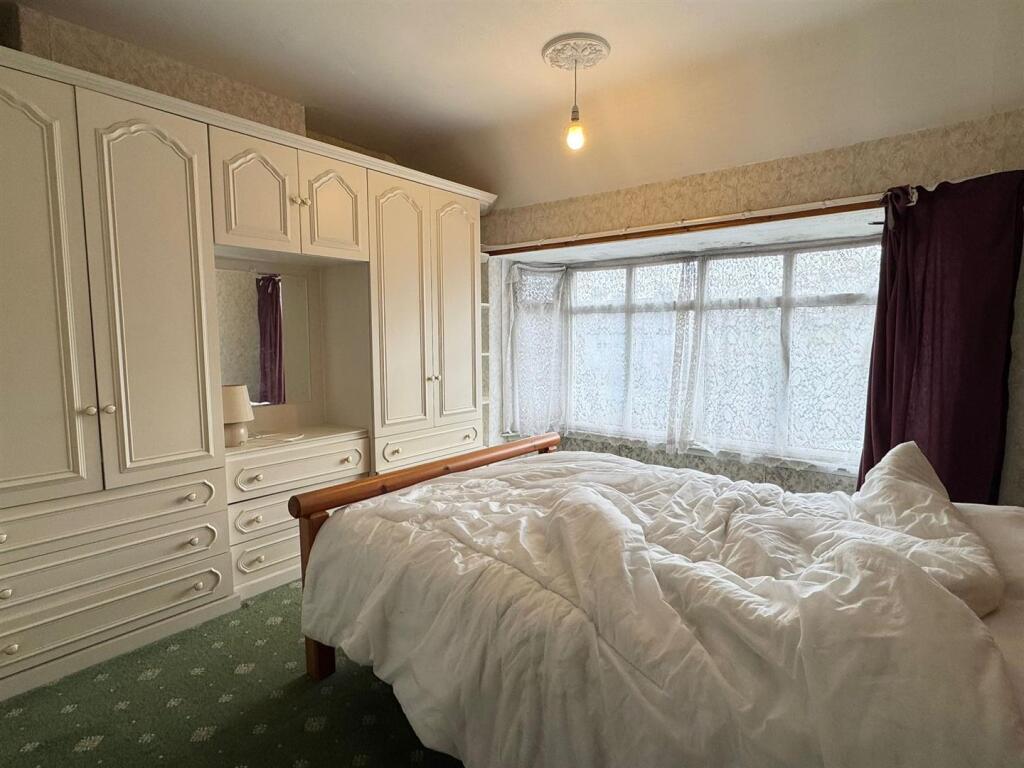 Master bedroom 3.jpg