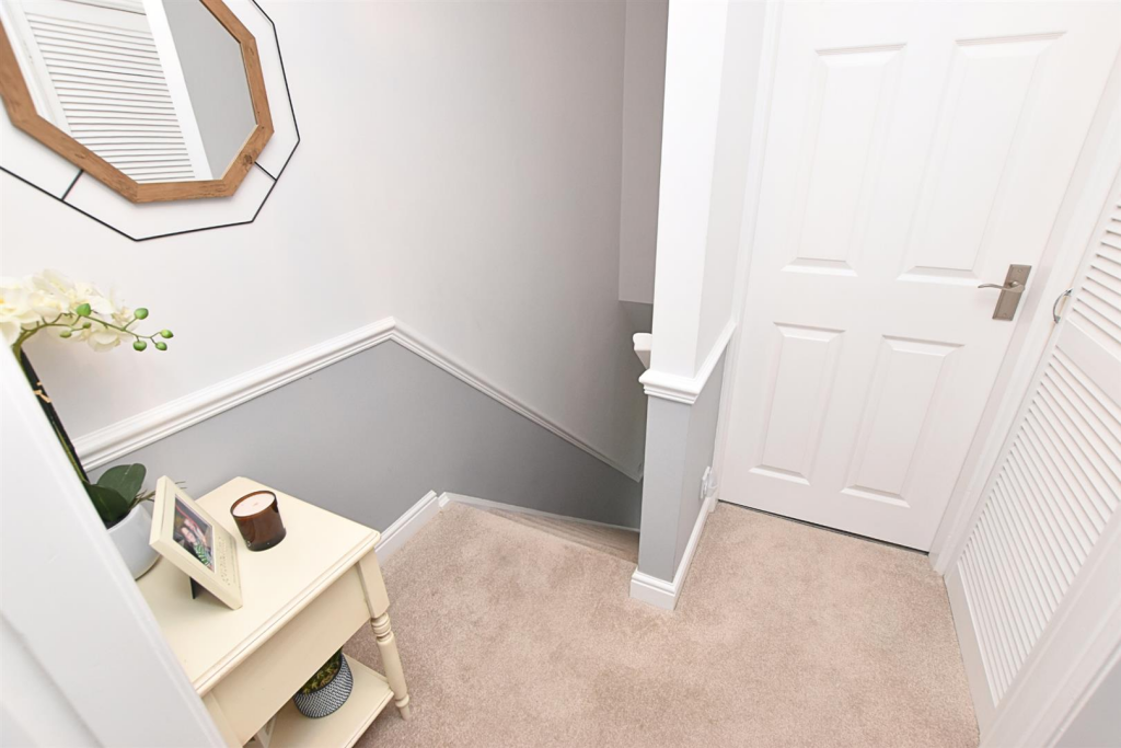 FIRST FLOOR LANDING