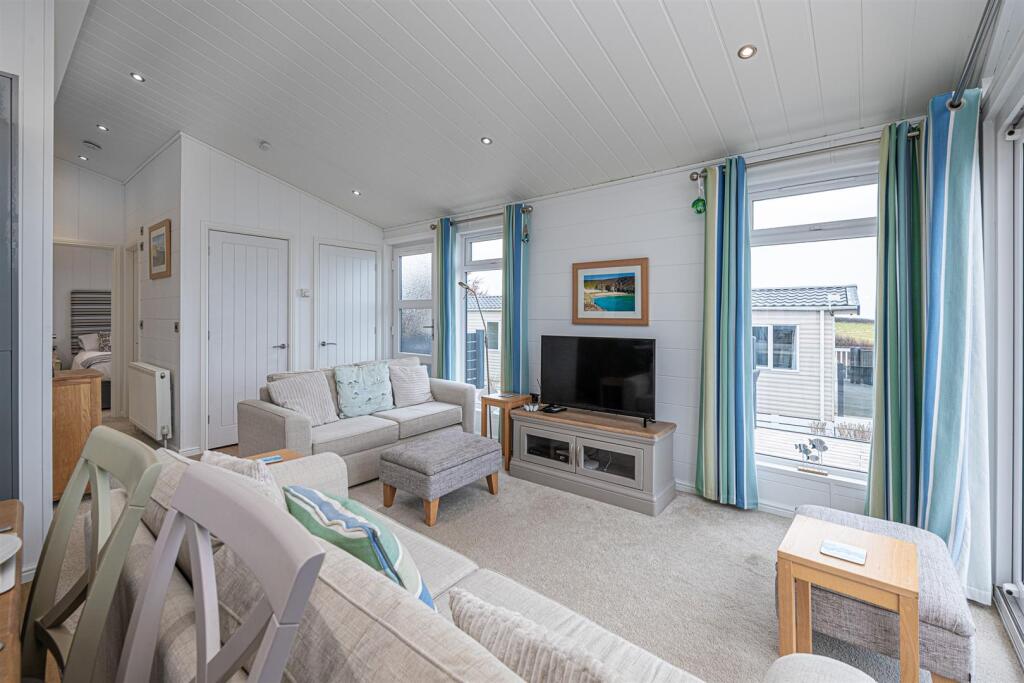R16-ABERAFON-PARK-KITCHEN-3.jpg