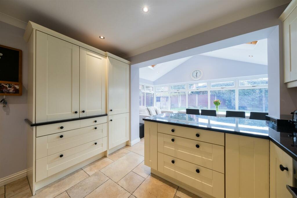 2 Barnside Way-002.jpg