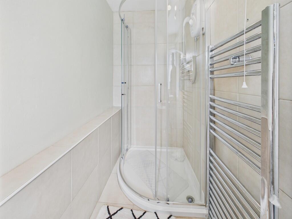 CAM04273G0-PR0162...