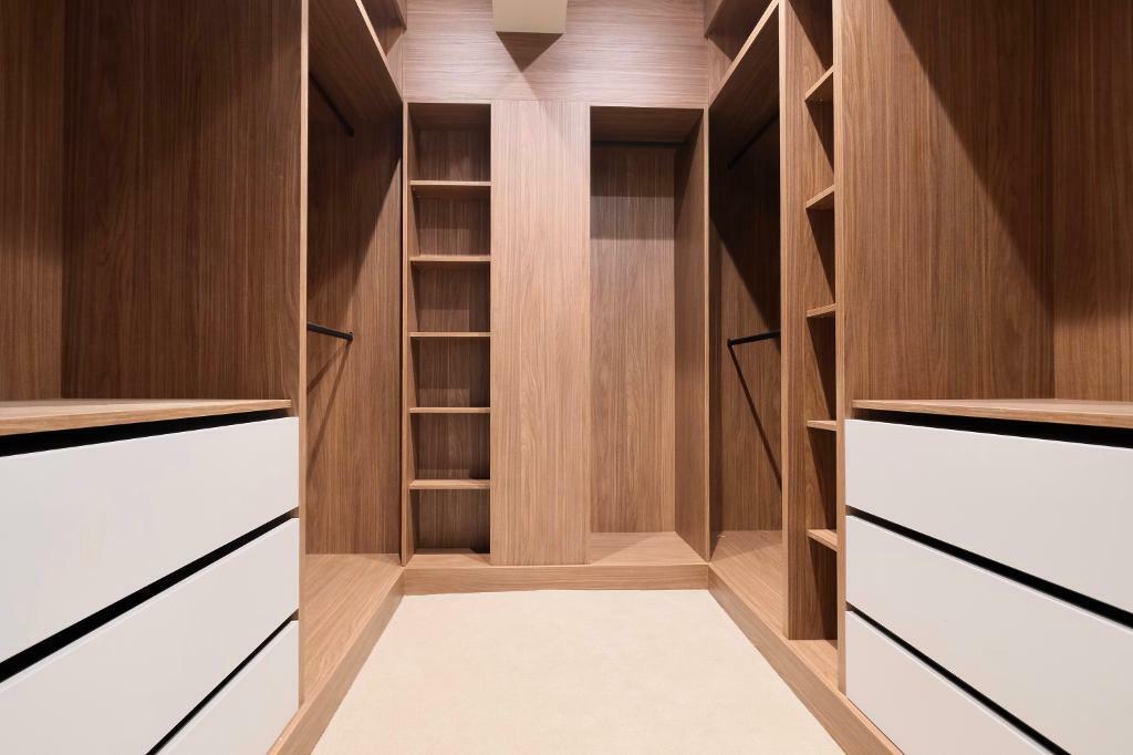 Walk-in wardrobe