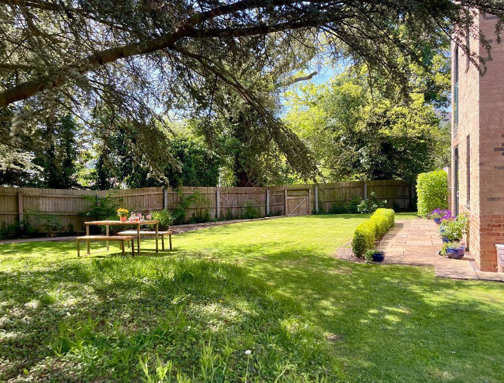 Communal gardens &amp; gate to Link Common