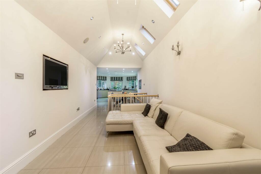 8528405-interior24.jpg