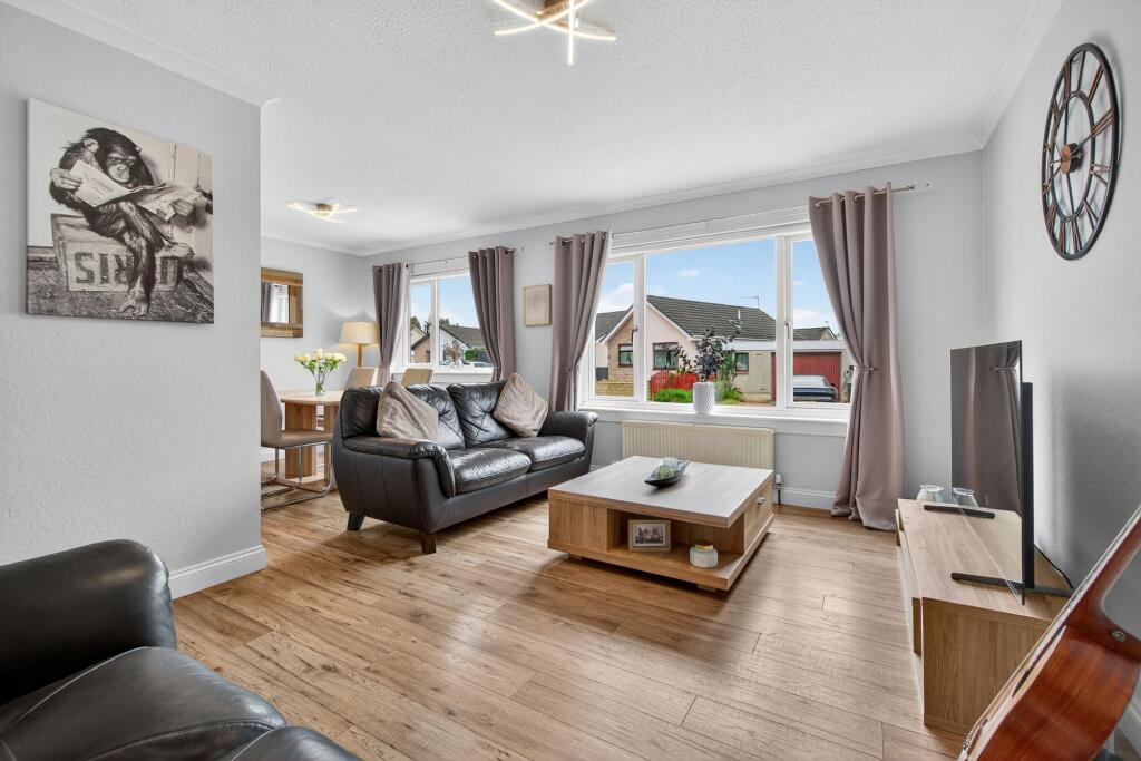 Lounge / Dining Area