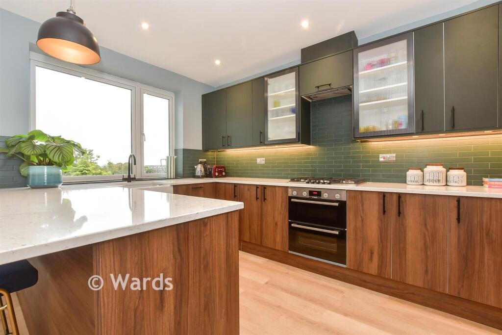 Kitchen/ Breakfast Area