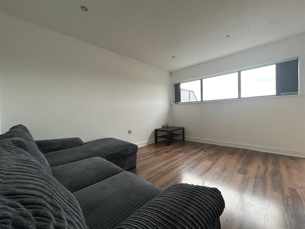 Livingroom (3).jpeg