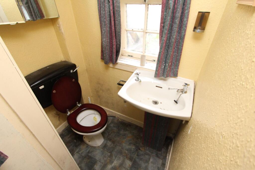 Basement flat - WC