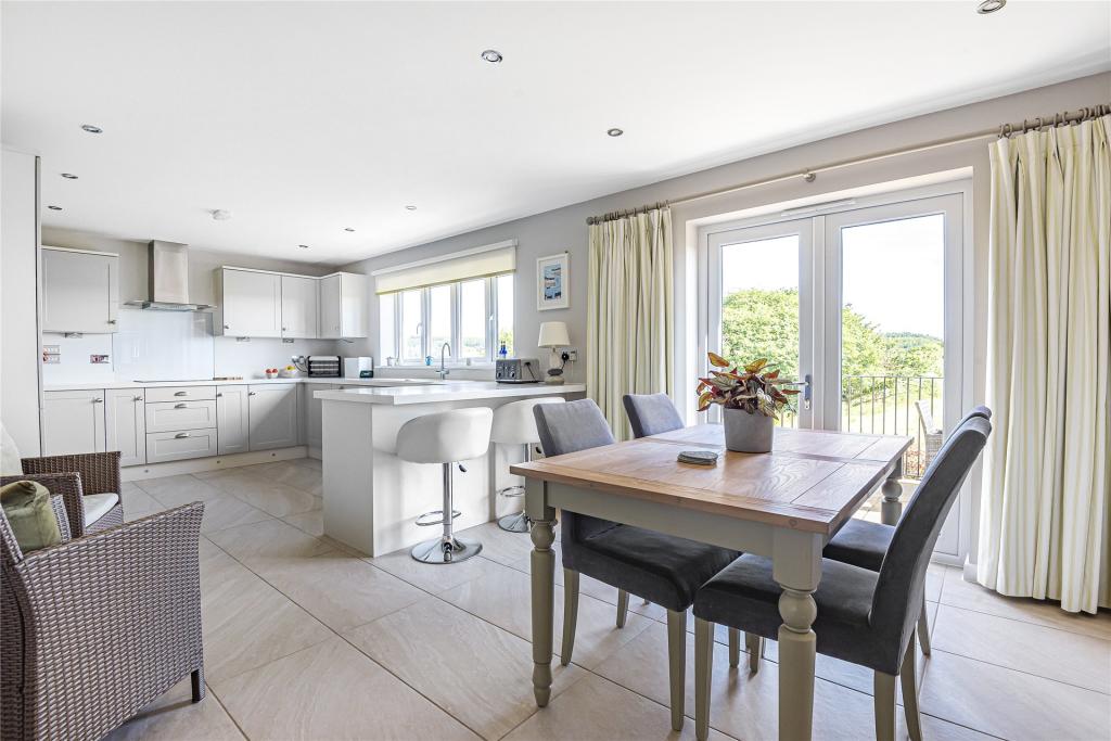Kitchen / Dining