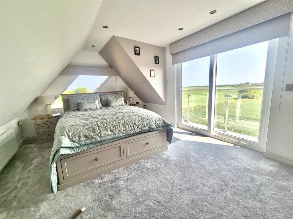 Master Bedroom (First Floor)