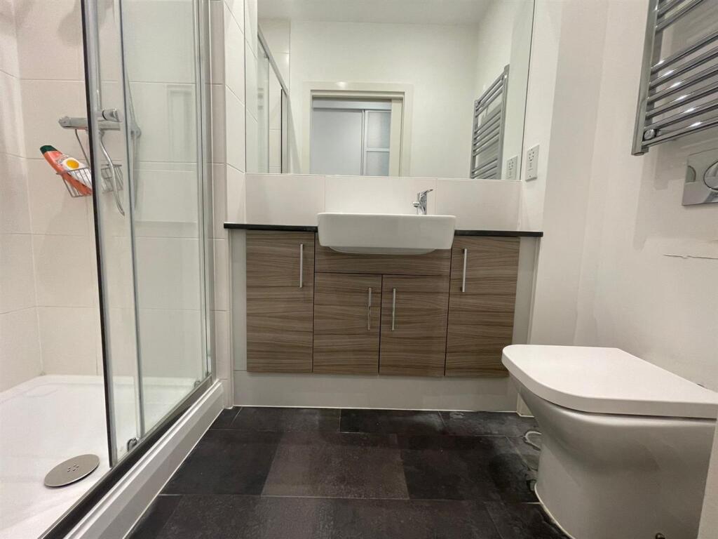 Shower Room.jpg