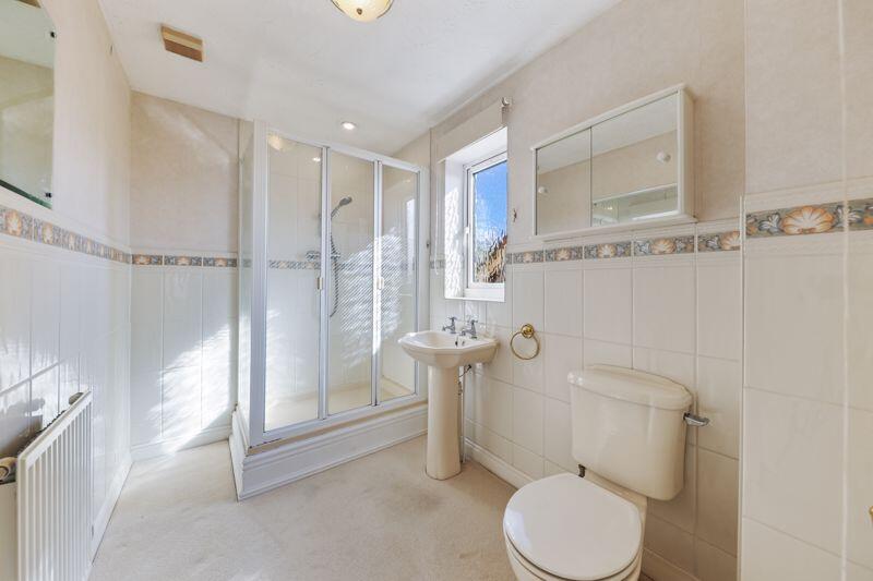 Bed1-Ensuite