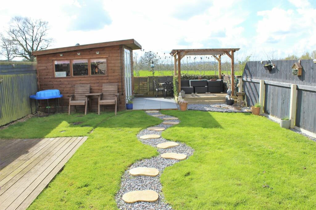 Garden and Bar