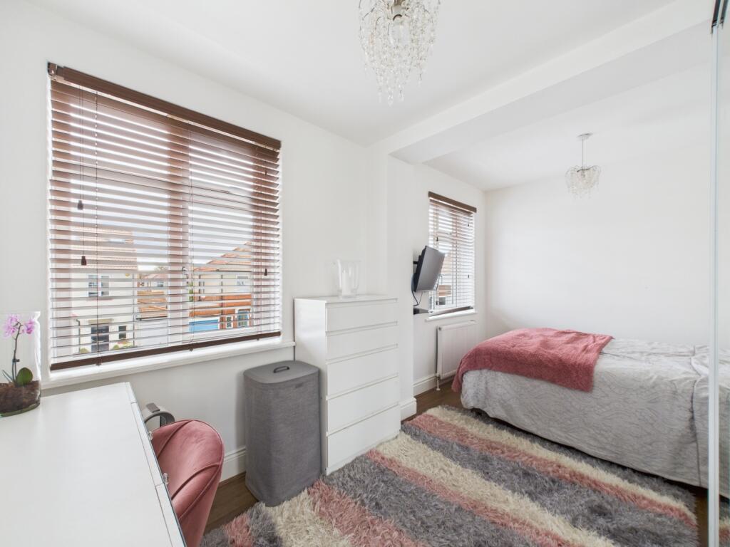 CAM02195G0-PR0093-STILL032