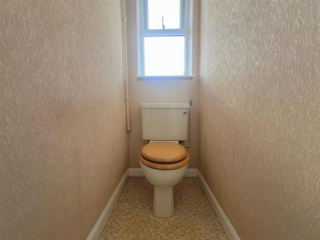 SEPARATE WC