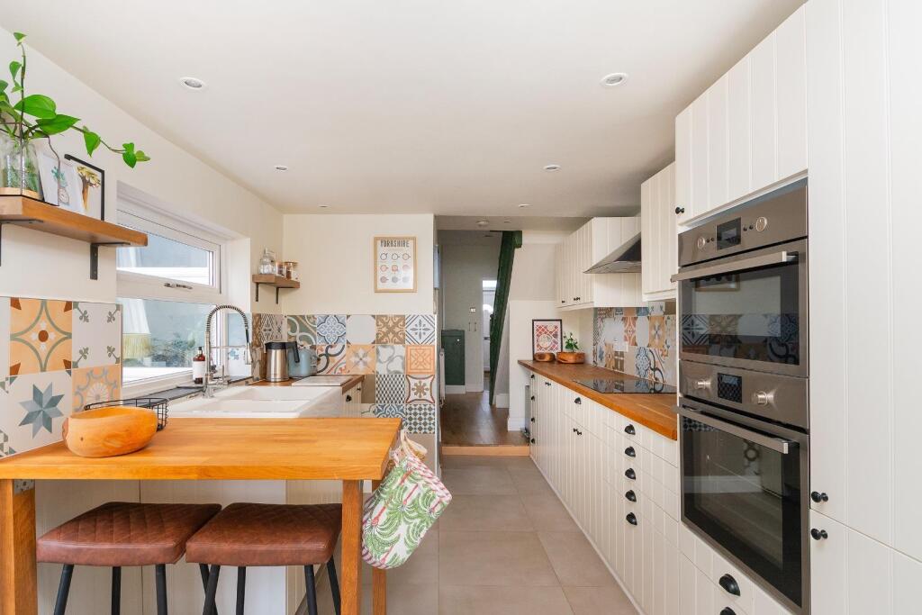 7W0STN - Kitchen C.jpg