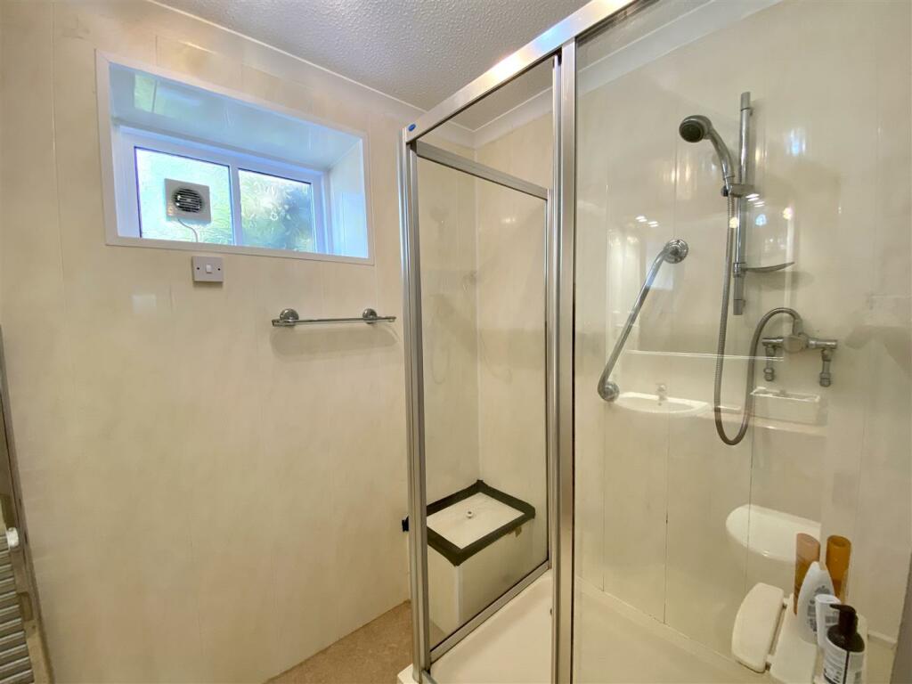 GROUND FLOOR SHOWER ROOM