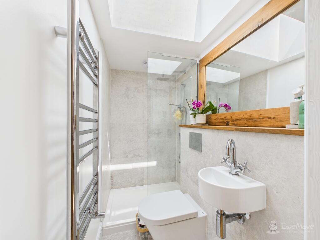 Ensuite- Mark Stephens EweMove Newmarket and Soham