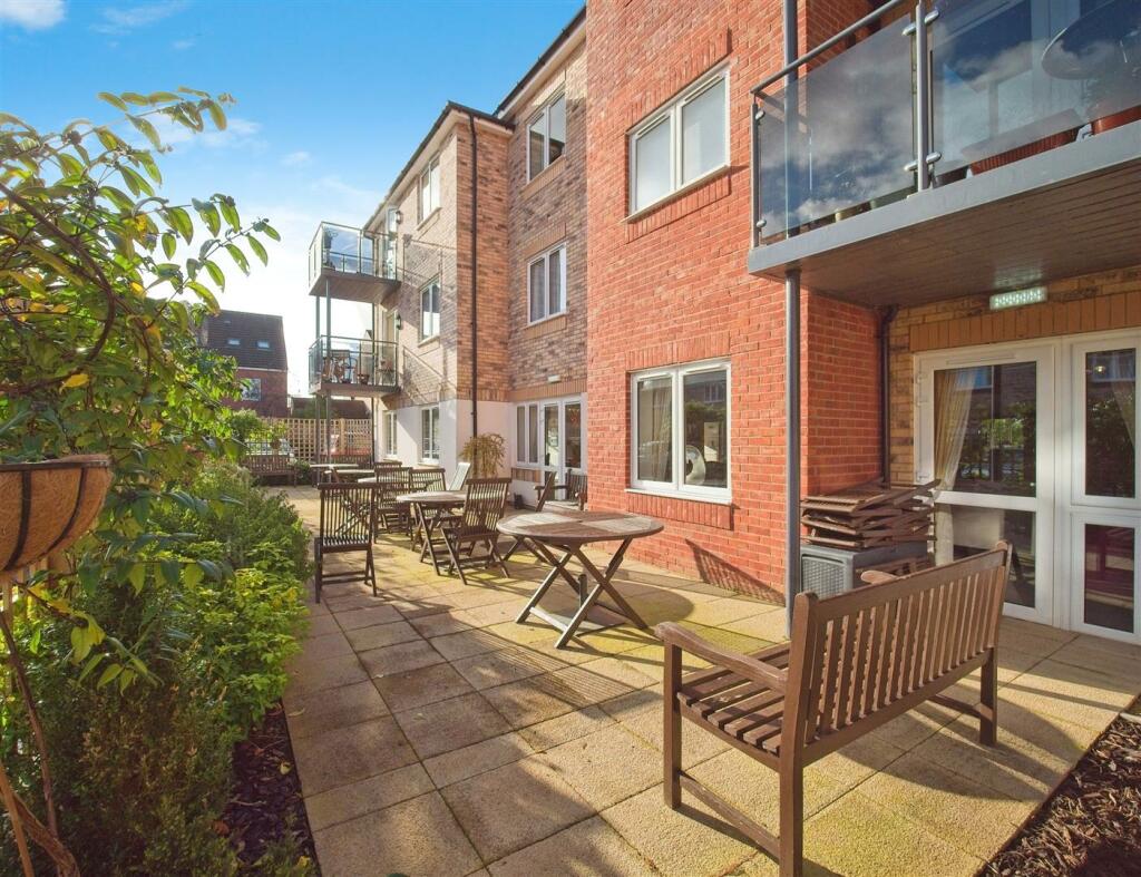 Owners Patio Area.jpg