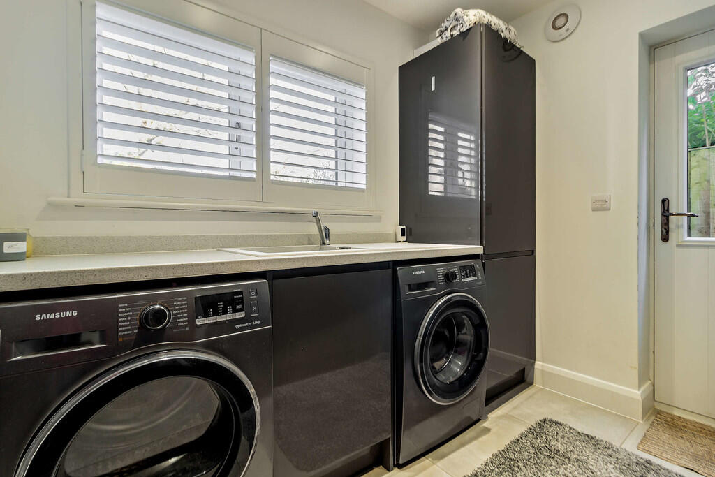 8634681-interior0...