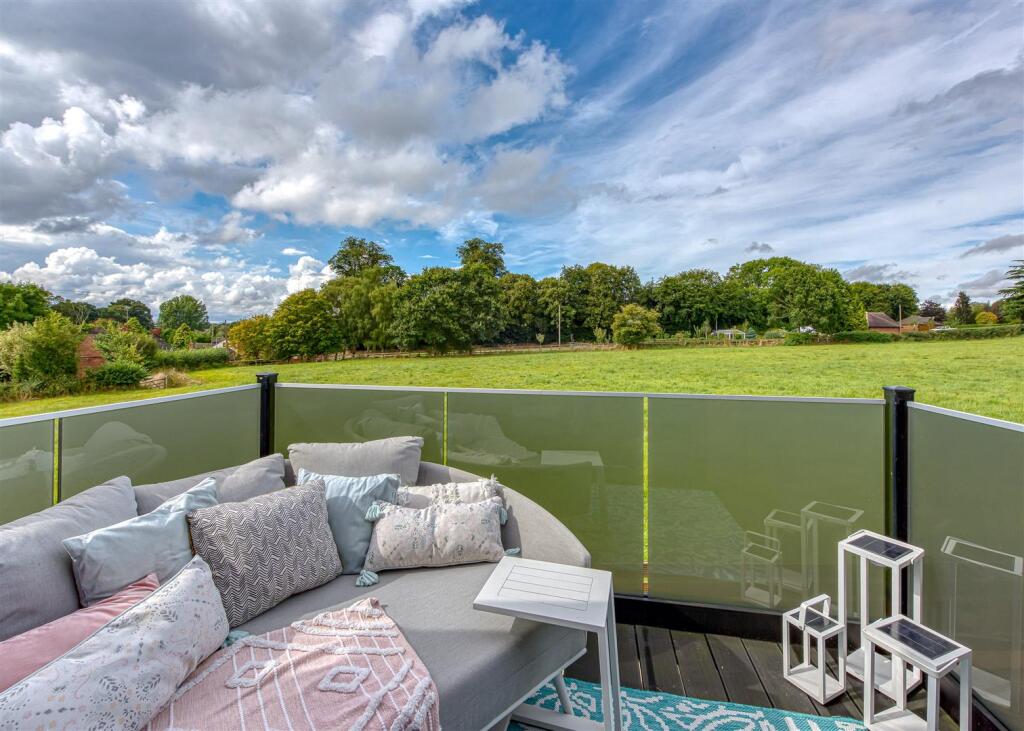 34 Post Office Road-bed1 balcony.jpg