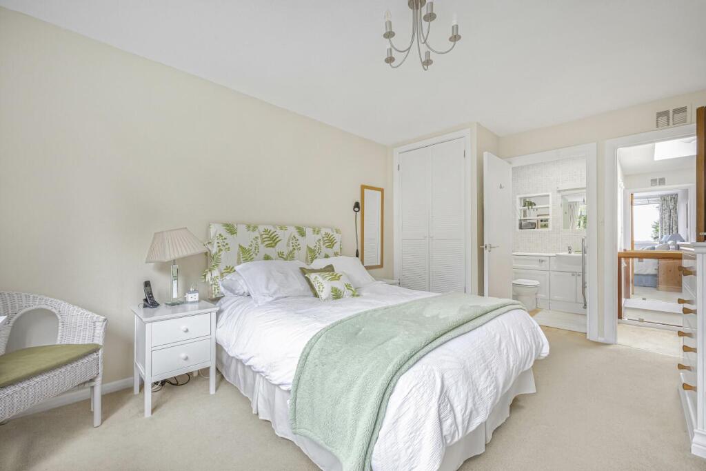 Principal bedroom