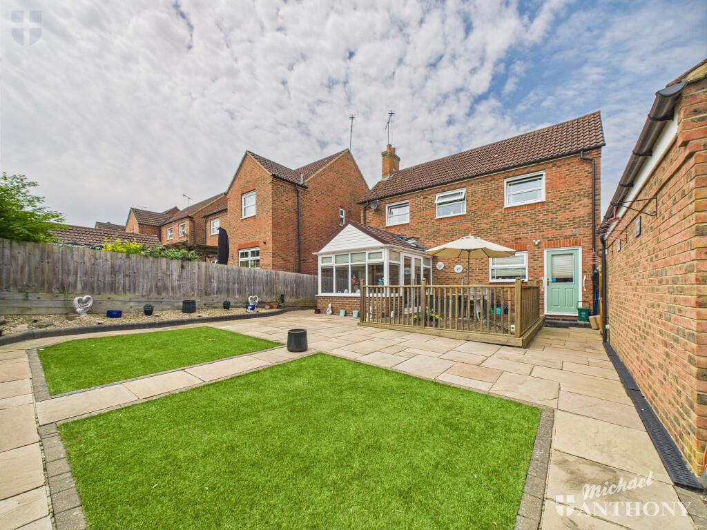 CAM03218G0-PR0695-STILL006