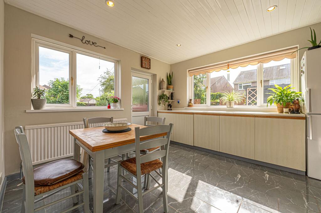 Breakfast Nook/Utility