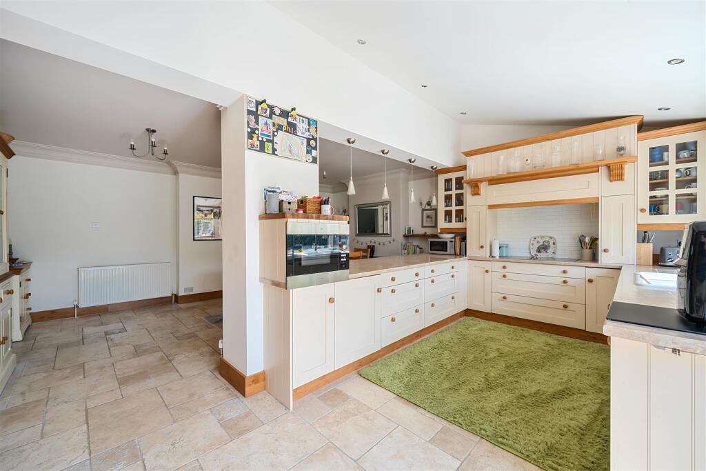 16 Craddocks kitchen other view.jpg