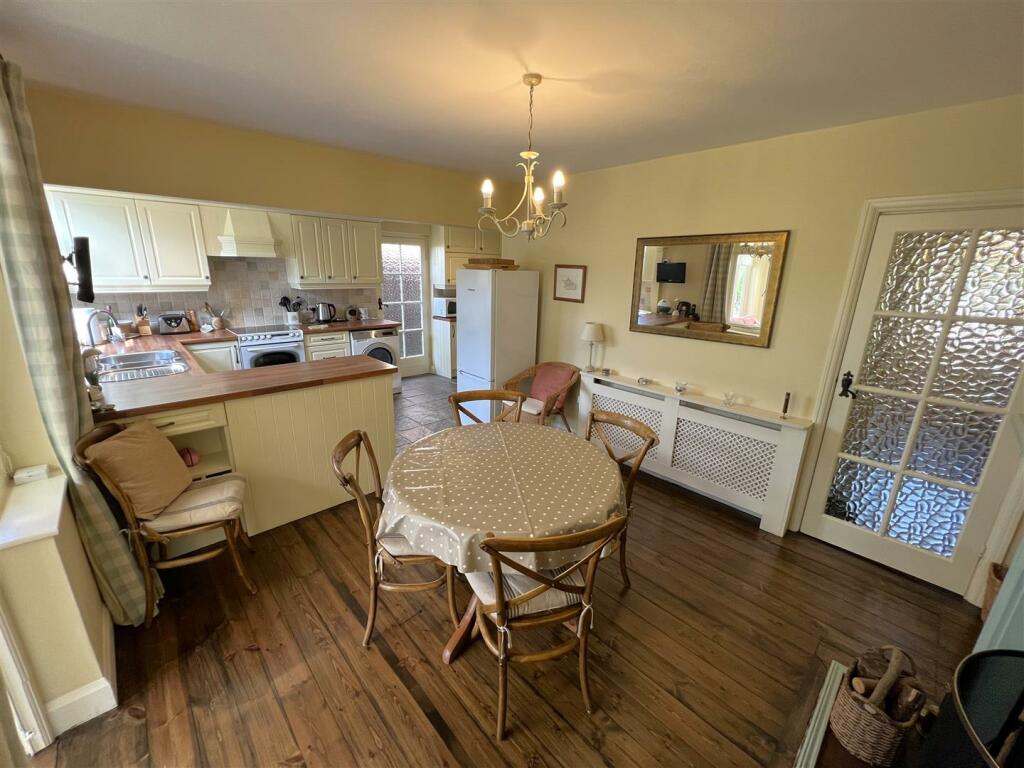 Dining Kitchen B.JPG