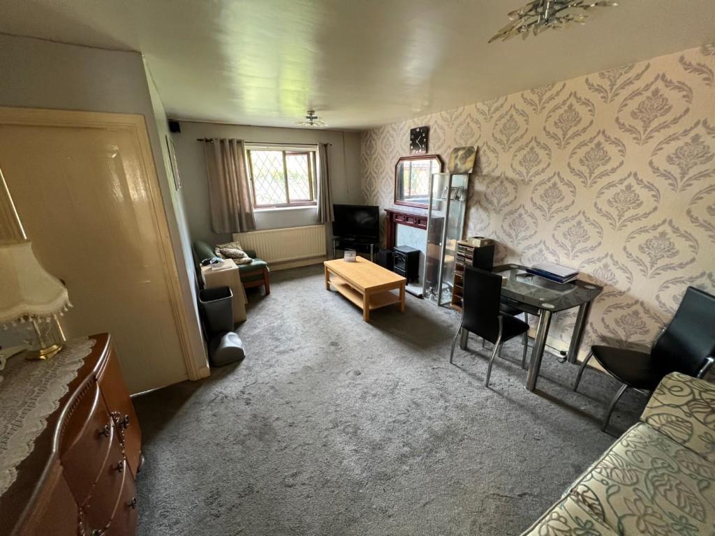 Through Lounge