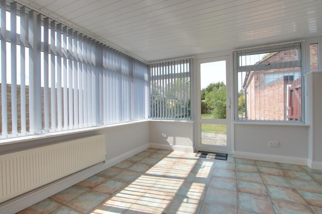 CONSERVATORY/DINING ROOM