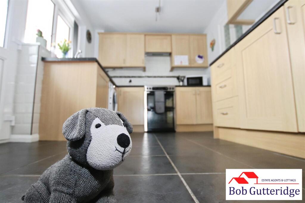 FITTED KITCHEN/DINING ROOM