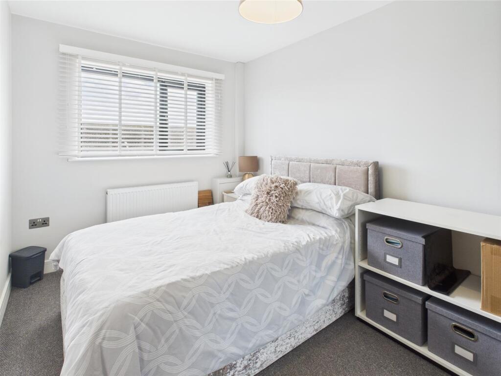 bedroom 2 .jpg