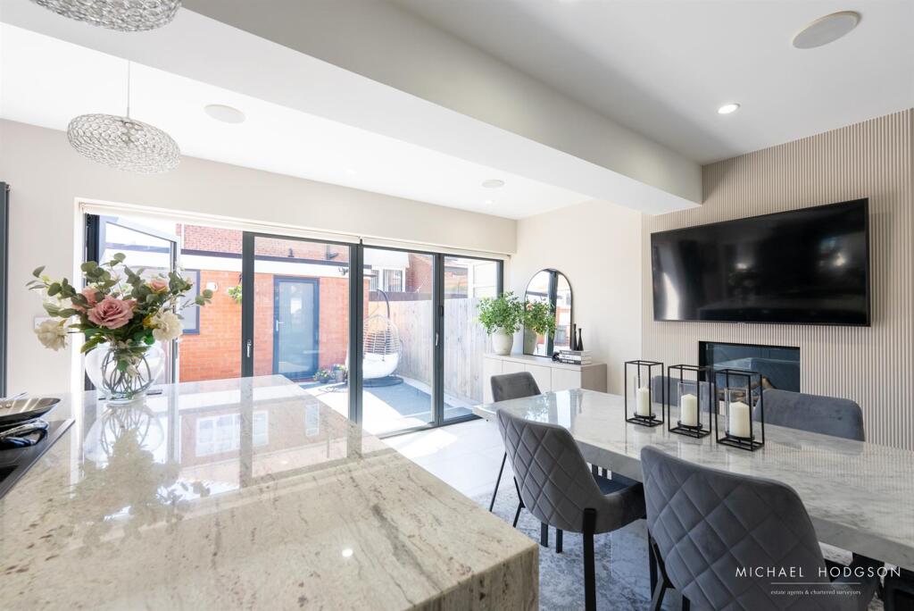 Dykelands Road-12.jpg