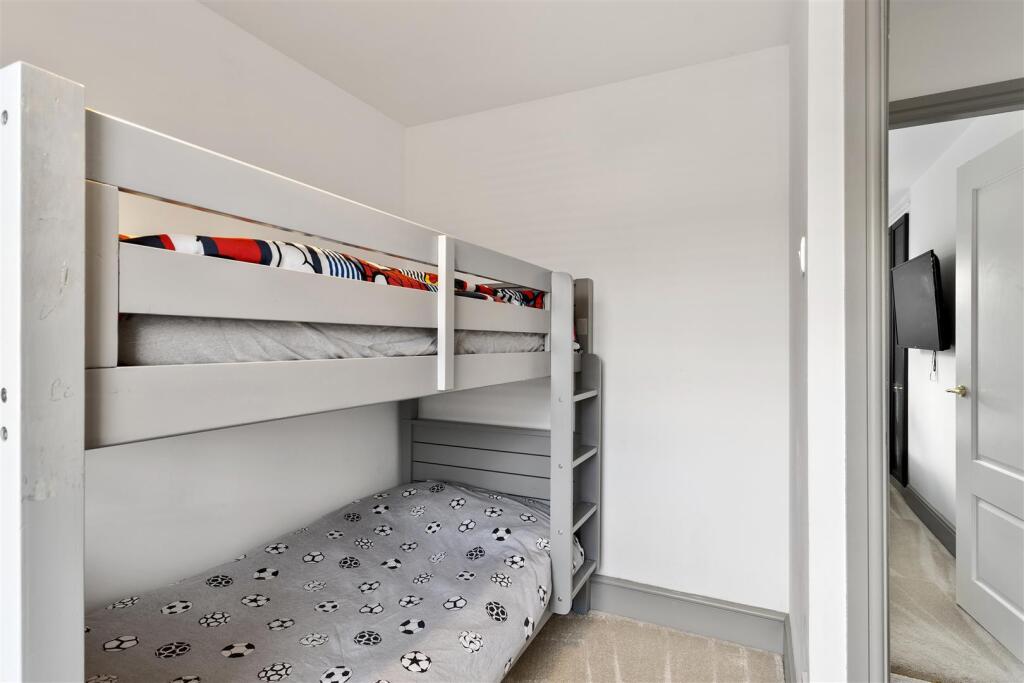 BEDROOM.jpg